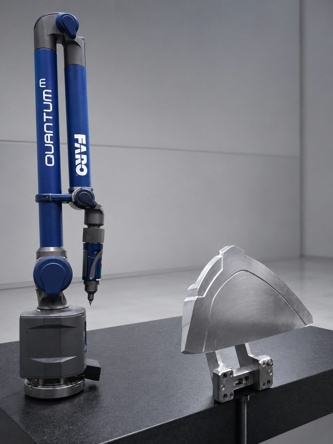 Braço FARO Quantum sobre base de granito